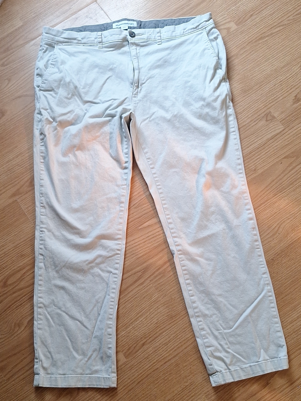 Amazon Essentials Men's Cream Chino Pants